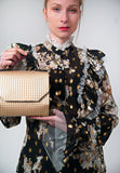 Barockbluse mit Volant und Golddetails